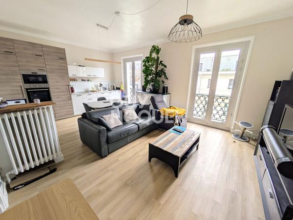 SAINT NAZAIRE Mairie - T2 rénové avec cave, grenier et parking