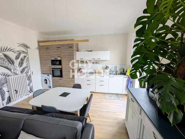 SAINT NAZAIRE Mairie - T2 rénové avec cave, grenier et parking