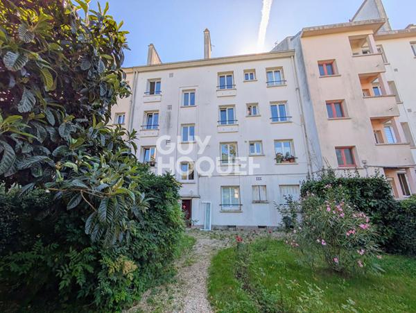 SAINT NAZAIRE Mairie - T2 rénové avec cave, grenier et parking