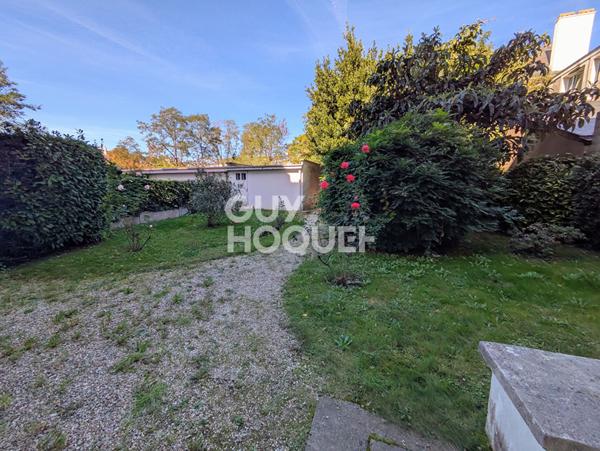 SAINT NAZAIRE Mairie - T2 rénové avec cave, grenier et parking