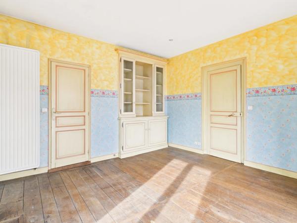 Maison de ville en pierre avec jardin clos et double garage – Emplacement privilégié à Ribérac
