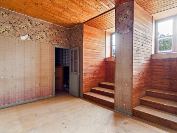 Maison de ville en pierre avec jardin clos et double garage – Emplacement privilégié à Ribérac