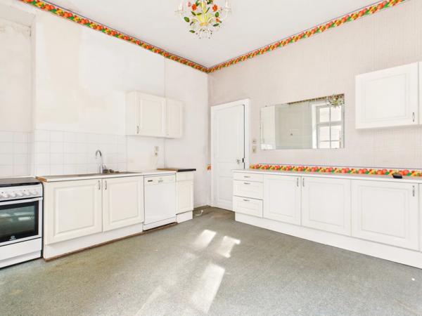 Maison de ville en pierre avec jardin clos et double garage – Emplacement privilégié à Ribérac