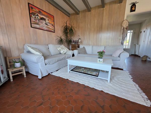 Maison
         8 pièces
        - 220 m² 769 000 € *