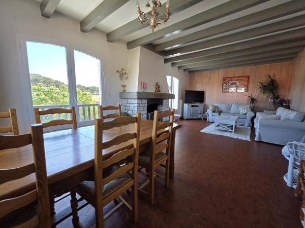 Maison
         8 pièces
        - 220 m² 769 000 € *