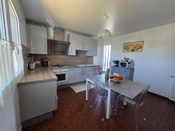 Maison
         8 pièces
        - 220 m² 769 000 € *