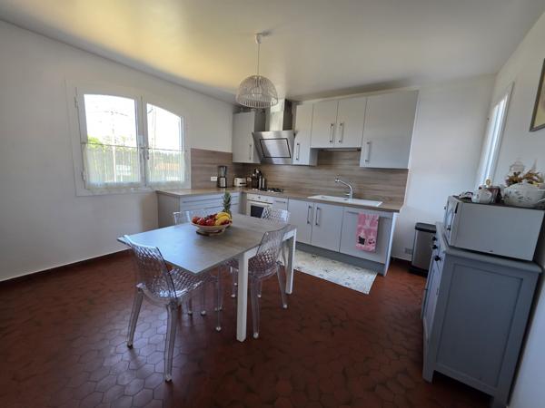 Maison
         8 pièces
        - 220 m² 769 000 € *