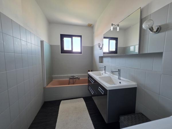 Maison
         8 pièces
        - 220 m² 769 000 € *