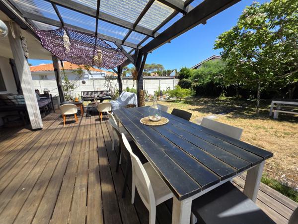 Maison
         8 pièces
        - 220 m² 769 000 € *