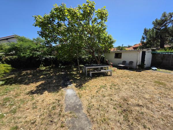 Maison
         8 pièces
        - 220 m² 769 000 € *