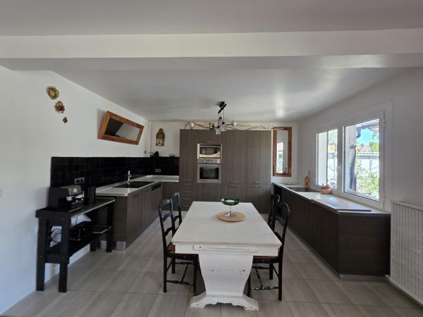 Maison
         8 pièces
        - 220 m² 769 000 € *