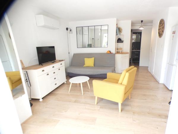 Pinède. Appartement 2 pièces en rez-de-jardin