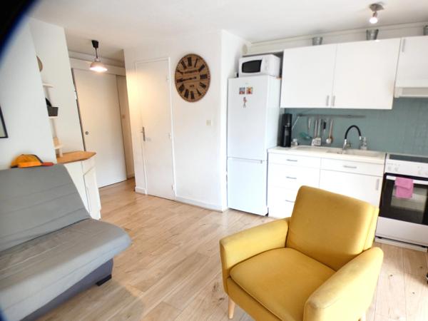 Pinède. Appartement 2 pièces en rez-de-jardin