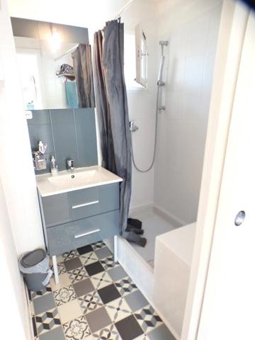 Pinède. Appartement 2 pièces en rez-de-jardin