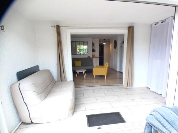 Pinède. Appartement 2 pièces en rez-de-jardin