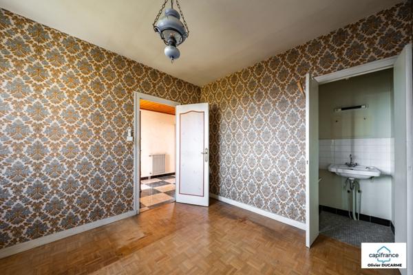 Maison à vendre 7 pièces SAINT APOLLINAIRE (21) 5 chambres, terrain arboré de 542 m² avec garage