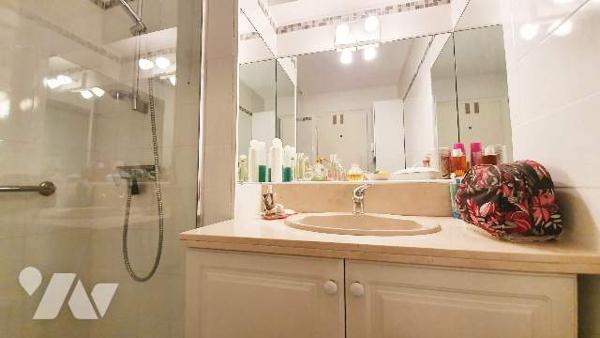 Vaste T3 de 106m² avec terrasse en coeur de ville