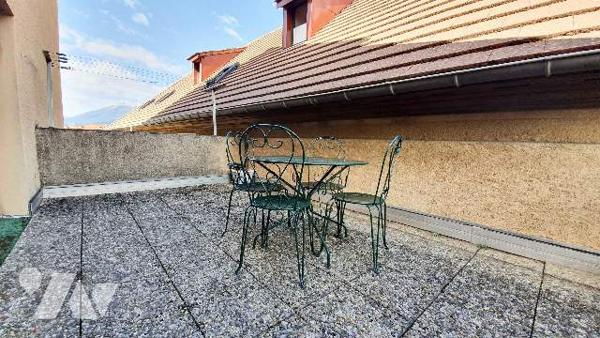 Vaste T3 de 106m² avec terrasse en coeur de ville