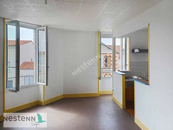 A vendre, appartement de 2 pieces au centre de Saujon. Pour une première acquiisition ou pour un investissement locatif.