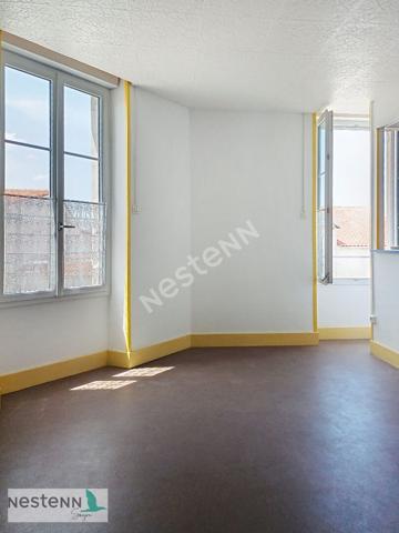 A vendre, appartement de 2 pieces au centre de Saujon. Pour une première acquiisition ou pour un investissement locatif.