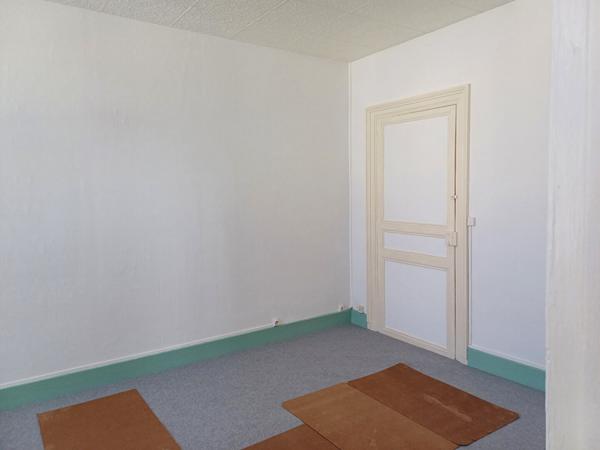 A vendre, appartement de 2 pieces au centre de Saujon. Pour une première acquiisition ou pour un investissement locatif.