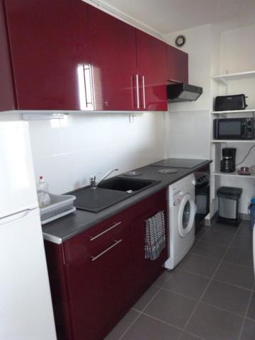 NARBONNE, PROCHE QUAI DE LORRAINE, ,Appartement de type 2 meublé avec terrasse et parking.