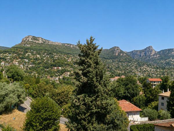 Dernier étage, terrasse, piscine, garage et cave