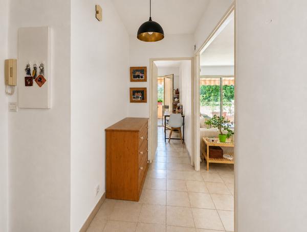 Dernier étage, terrasse, piscine, garage et cave