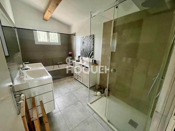 Bouc Bel Air, Maison 5 pièces de 114 m2 habitables sur terrain de 452 m2 avec piscine