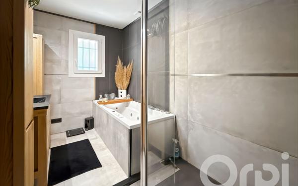 Maison à vendre    6 pièces •  Bollène