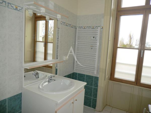 Appartement T2 de standing dans un Château rénové au coeur de Jonzac