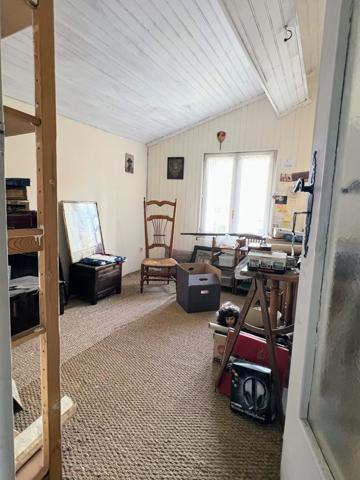 Carcassonne (11000) LEZIGNAN CORBIERES - IMMEUBLE = MAISON D'HABITATION AVEC 3 LOCAUX COMMERCIAUX EN RDC