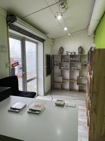 Carcassonne (11000) LEZIGNAN CORBIERES - IMMEUBLE = MAISON D'HABITATION AVEC 3 LOCAUX COMMERCIAUX EN RDC