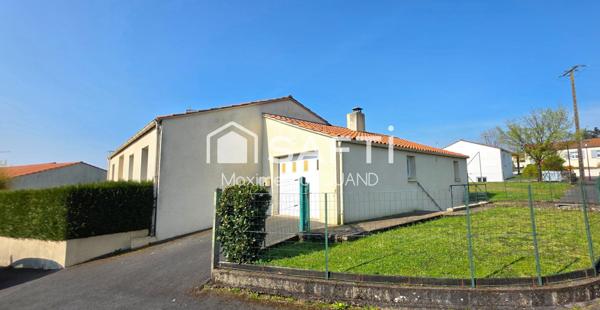 Pavillon plain-pied 96m², 3 chambres, 574m² de terrain + garage.