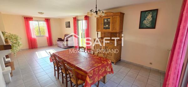 Pavillon plain-pied 96m², 3 chambres, 574m² de terrain + garage.