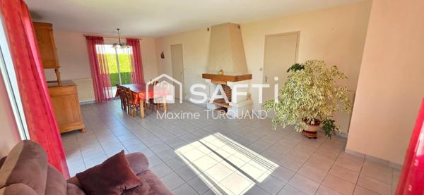 Pavillon plain-pied 96m², 3 chambres, 574m² de terrain + garage.