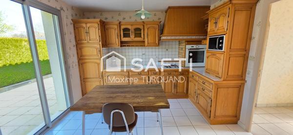 Pavillon plain-pied 96m², 3 chambres, 574m² de terrain + garage.