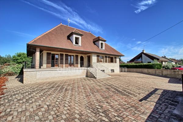 Maison Familiale à Vendre à Tavaux Village – Immobilier de Qualité