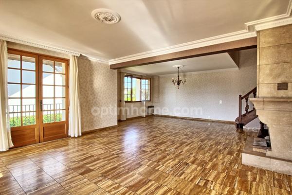 Maison Familiale à Vendre à Tavaux Village – Immobilier de Qualité