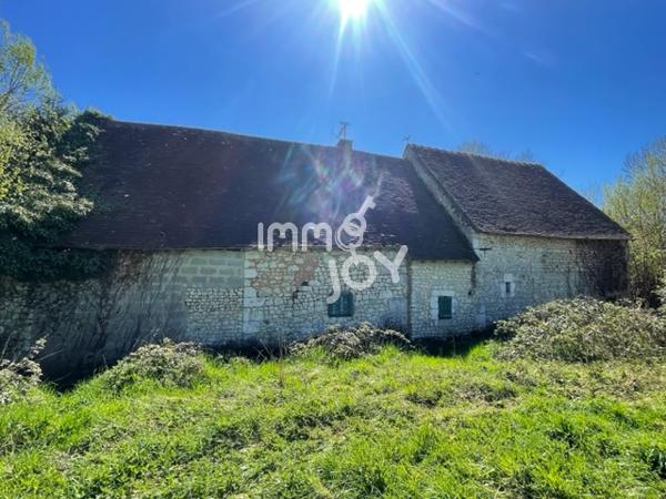 Proche Condé sur Huisne, en fin de hameau, maison de pays à rénover sur 2450 m² de terrain....
