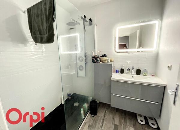 Appartement à vendre    3 pièces •  Montluçon