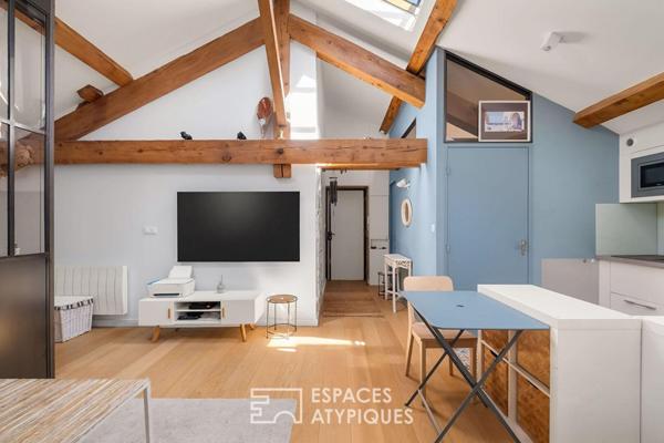 Appartement rénové en dernier étage avec ascenseur dans un immeuble cossu