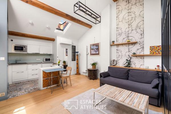 Appartement rénové en dernier étage avec ascenseur dans un immeuble cossu