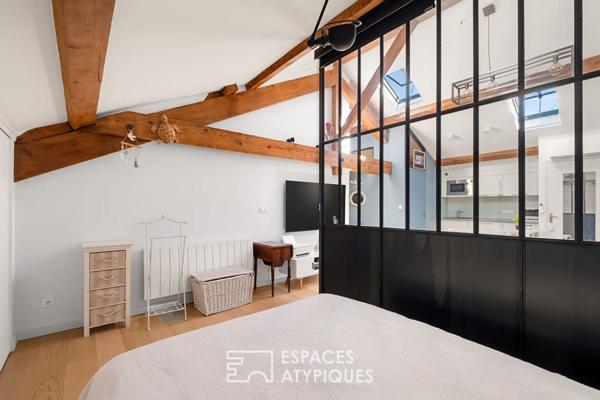 Appartement rénové en dernier étage avec ascenseur dans un immeuble cossu