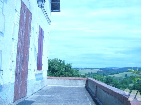 MAISON EN POSITION DOMINANTE