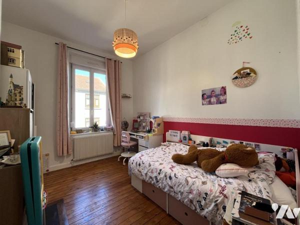 SAINT BRICE COURCELLES - Maison de ville d'environ 94m² avec cour.  