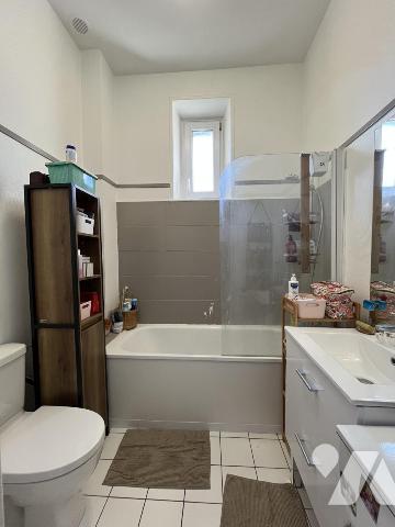 SAINT BRICE COURCELLES - Maison de ville d'environ 94m² avec cour.  