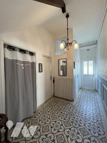 SAINT BRICE COURCELLES - Maison de ville d'environ 94m² avec cour.  