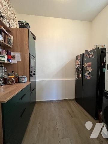 SAINT BRICE COURCELLES - Maison de ville d'environ 94m² avec cour.  