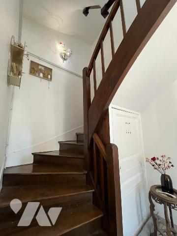 SAINT BRICE COURCELLES - Maison de ville d'environ 94m² avec cour.  